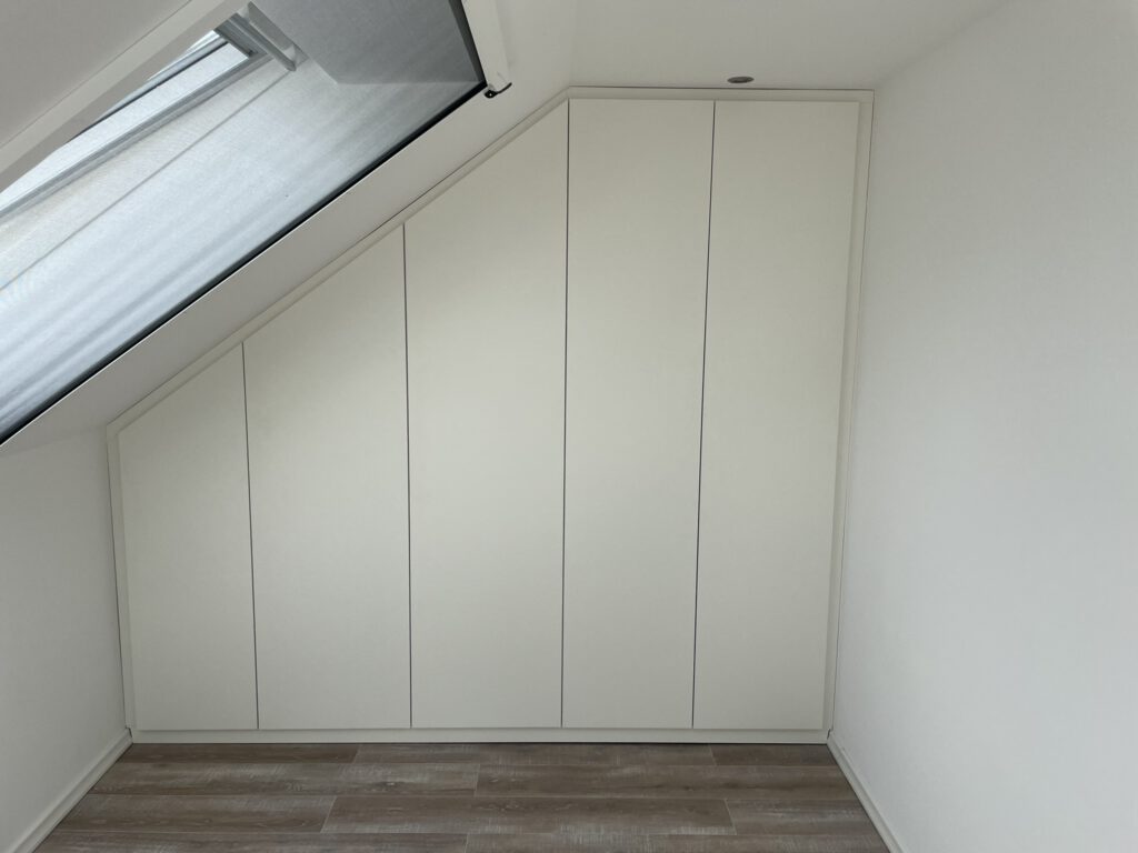 Kleiderschrank