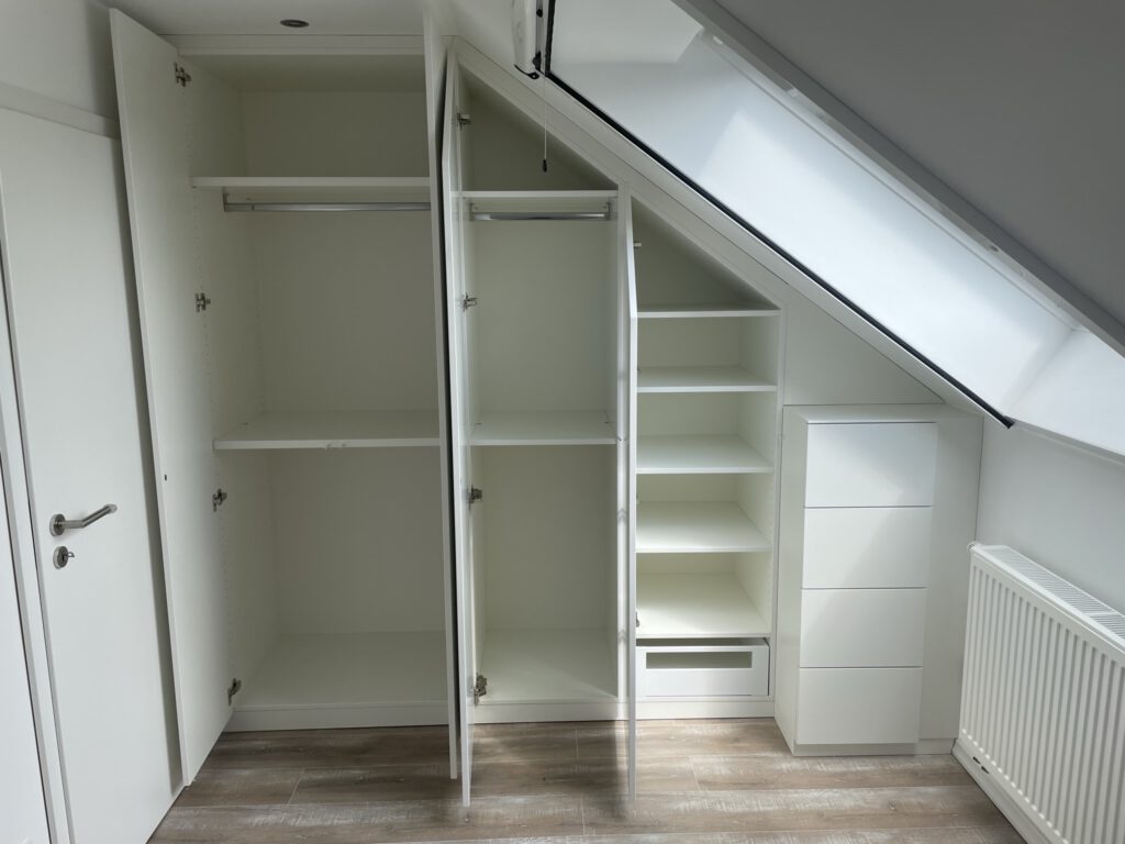 Kleiderschrank mit Rollcontainer2